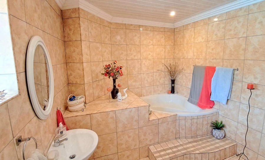 4 Bedroom Property for Sale in Universitas Free State